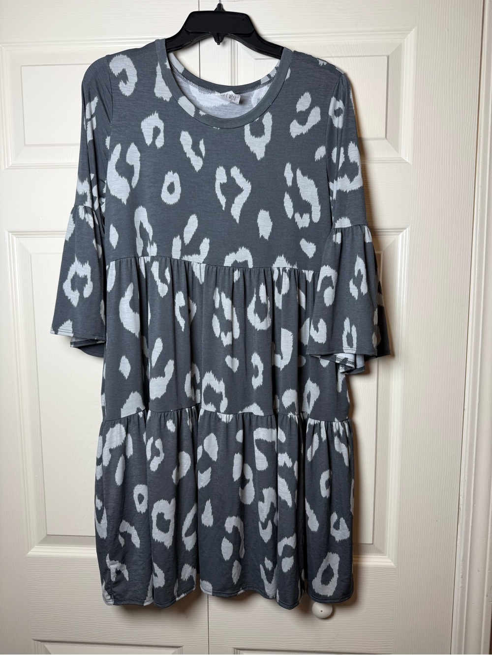 grey‎ animal print Tiered dress with bell sleeves